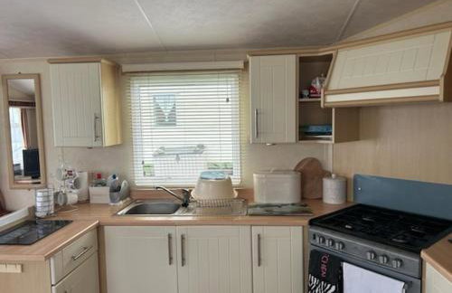 2Bed-Cabin Sleeps 4 WiFi Free Parking Sea Views - Photo 6