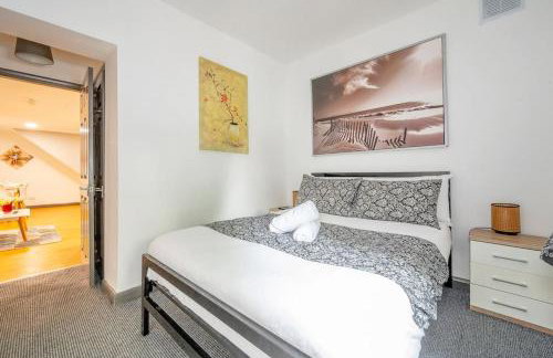 *F2GH* for your most relaxed & Cosy stay + Free Parking + Free Fast WiFi * - Foto 8
