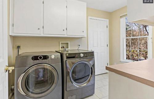 Entire Saunderstown Home with Pool - Foto 11