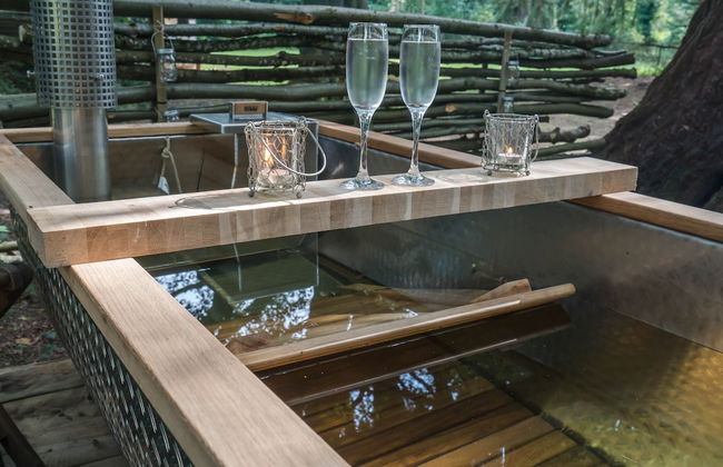 1-bed Cabin, 2 Adults, Wood Burning Hot Tub & Fire - Photo 31