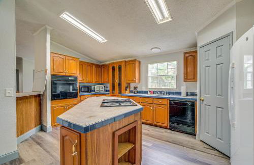 Charming Farmhouse in Morriston with Fenced Yard - Foto 12