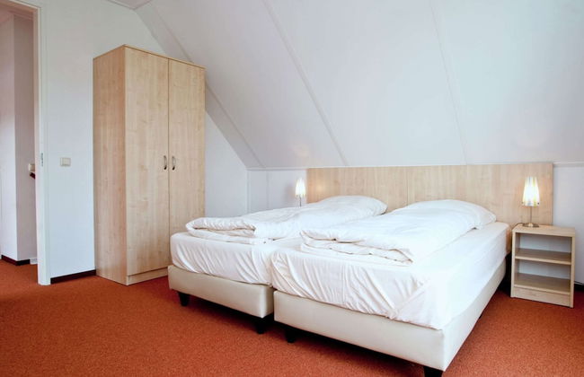 Tail-wagging Lake Escape - Photo 2