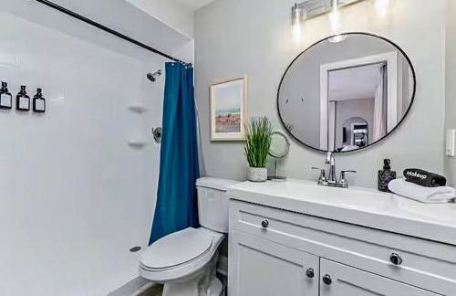 New listing~10 min to beach~Back yard fun~Pool - Foto 32