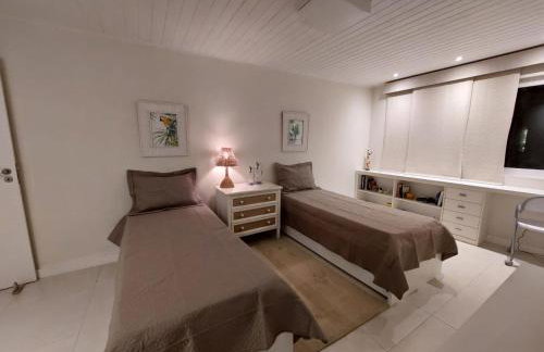 Casa alto padrão na Ferradura em condomínio com piscina privativa - Foto 7