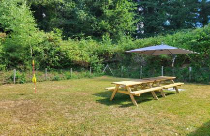 Lovely Modern 6-Bed Retreat Near 3 Swimming Lakes, Perfect for Families - Foto 12