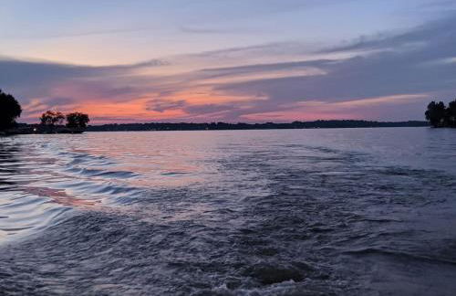 The Blue Sapphire 3BR 3BA Luxury Lakefront Home on Mineola Bay Stunning Views on Chain O Lakes - Photo 3