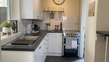 Delightful 2 bed detached home with secure parking - Foto 5