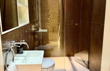 Central London Designer Home w Game Room and AC - Foto 17