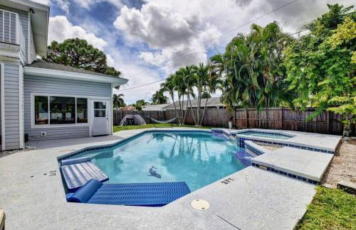 5 BR Mansion with Pool and non-heated Jacuzzi Games in Boynton Beach - Photo 37