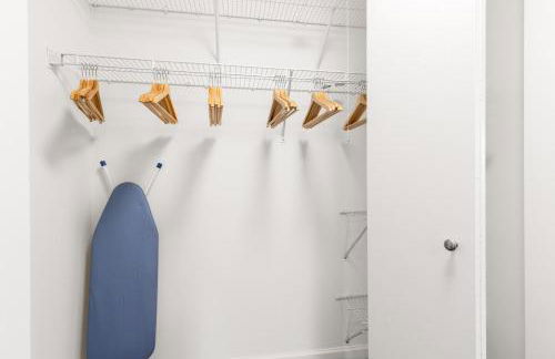 Gold Coast 2BR w Gym Pool nr Oak St Beach CHI-207 - Photo 18