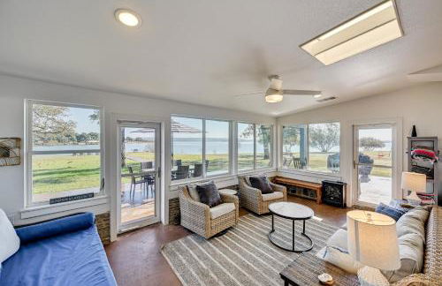 Modern, Spacious! Lake Buchanan Retreat with Hot Tub - Foto 2