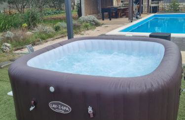 Olive Tree House with Jacuzzi, WiFi and 40m2 pool - Foto 2