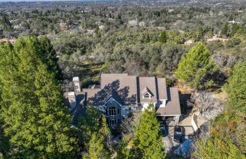 Vista De Lago Retreat Luxury Mansion with Pool and Theater - Foto 1