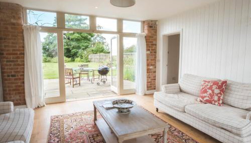 Shakespeare Cottage - Photo 4, Garden view