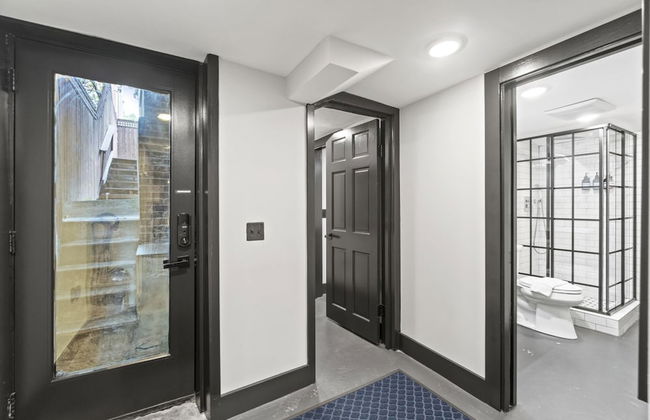 Historic DC Gem Spacious Rowhouse Private Patio - Photo 38