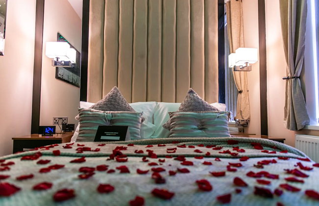 Velmora Suites Bradford - Photo 41