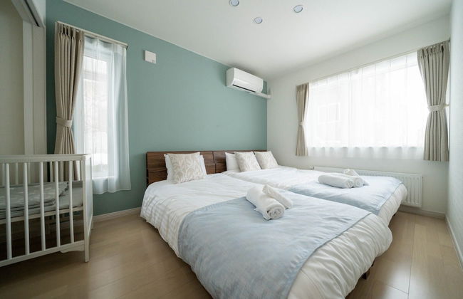 THE LUNA LOUNGE - Photo 26