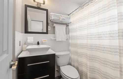 Modern 2BR Dallas Loft w Private Outdoor Terrace - Foto 19