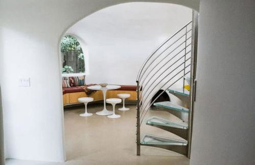 Unique Sculptured House with Private Beach Access - Foto 14