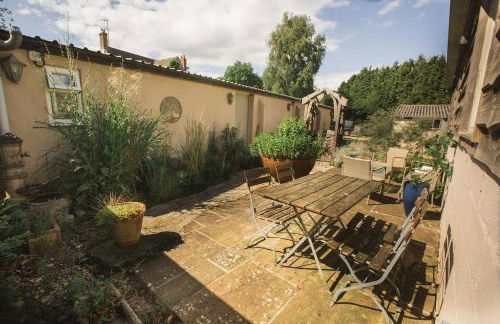 The Organic Cotswolds Cowshed - Photo 1