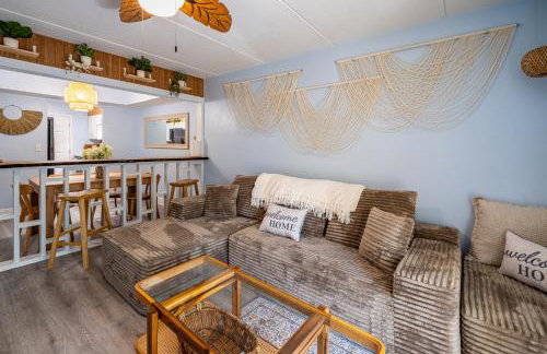 Calm Waterside Condo - Views, Pool & Family Fun - Foto 24