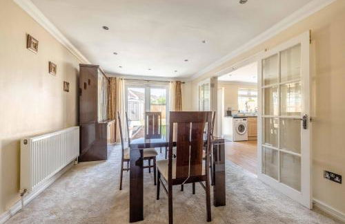 SPACIOUS 3 BEDROOM HOME - GREAT FOR FAMILIES! - By Tempstay - Foto 21