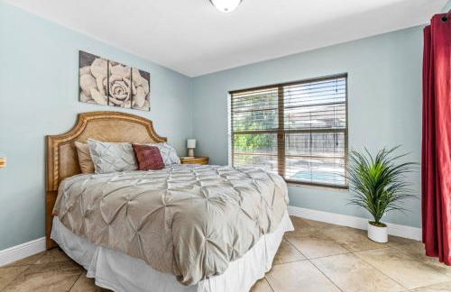 Bright and Comfy 5 Star Location with a Heated Pool - Photo 13