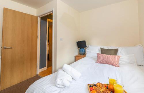 The Vogue Stay, 3 Bedrooms, 2 bathrooms, Ideal for JR & Oxford Hospitals, FREE CarPark, Conveniently located for Ring Road access, 2 miles from Oxford City Centre easy car & bus route - Foto 5
