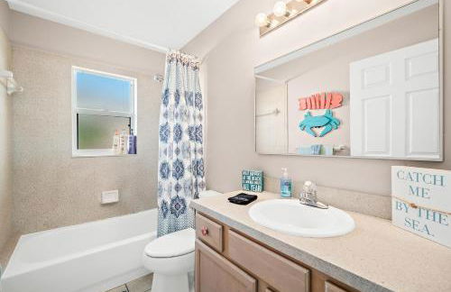 Sunset Serenity - 3BR Beach Townhome with outdoor patio - NEW HOT TUB, Steps to Ocean Fun! - Foto 27