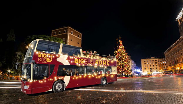 Bus de Noël dans les rues de Rome