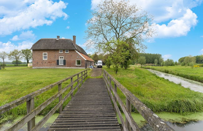 Comfortable Holiday Home in Voorst in a Tranquil Location - Photo 3