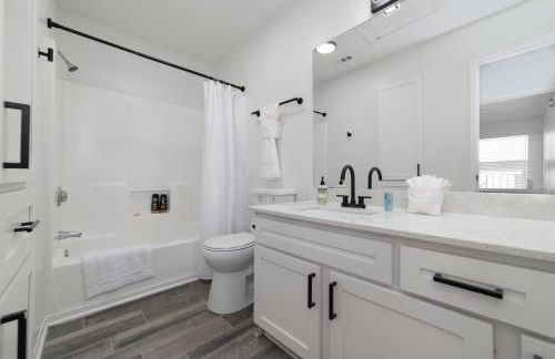 Comfortable 2BR - Pool Near Major Attractions - Foto 16