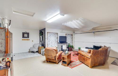 Kingman Family Home Yard, Grill and Room to Relax! - Photo 10