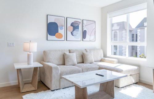 Luxury 2 Bedroom Residence With Fitness and Outdoor Pool - Photo 23