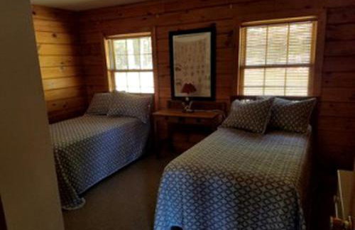 Rustic Cabin for a Weekend Getaway near McKenzie Mountain Wilderness in New York - Foto 11