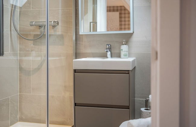 Bright&Spacious 3BD in Centre of Bourton - Photo 64