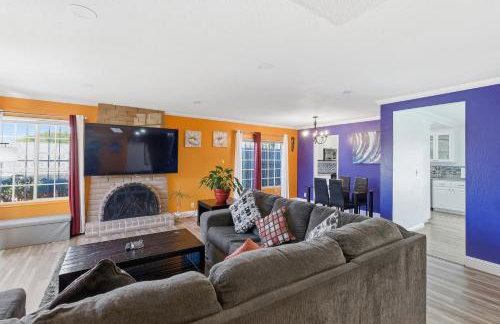 Colorful and Cozy Haven with Heated Pool - Foto 12