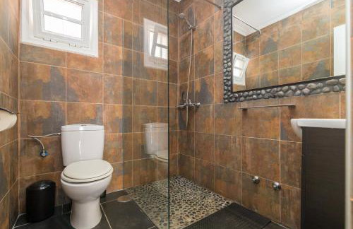 BEAUTIFUL VILLA - 4 bedrooms, heated pool, 2 priv car park places, fibre net, PS5, tv channels - Foto 54