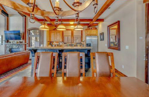 Lakefront Retreat Across from Homewood Resort - Foto 10