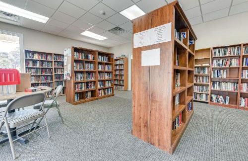 Sunset Beach Golf Condo with Pool about 2 Mi to Beach! - Foto 41