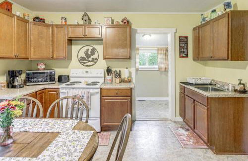 Grandmas Farm House on 125 Acres with Fire Pit! - Foto 8