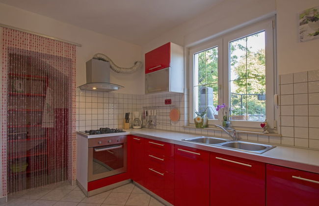 Adorable Holiday Home With Private Pool & Terrace With Barbecue - Foto 8