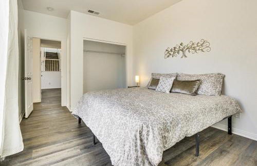 Pool Table and Charcoal Grill Home in Victorville! - Foto 15