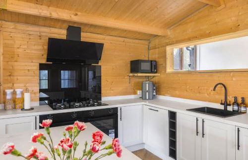 Countryside Cabin on 5 Acres Countryside with Outdoor Firepit, Cinema and converted Stables - Foto 10