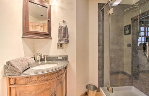 Timeless Red Sox Retreat with Scenic Mountain Views! - Foto 15