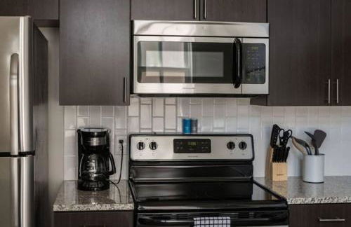 Modern Industrial Apartment with Skywalk - Foto 4