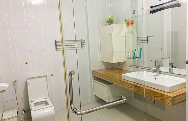 Lucky Hotel - Photo 17