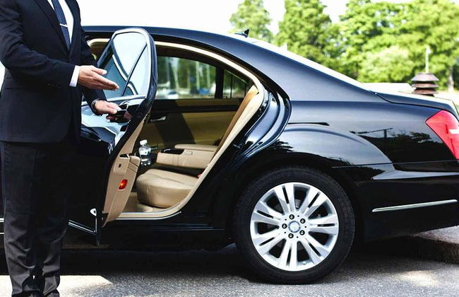 Auto di lusso di mezza giornata con autista a disposizione a Monaco - Foto 1