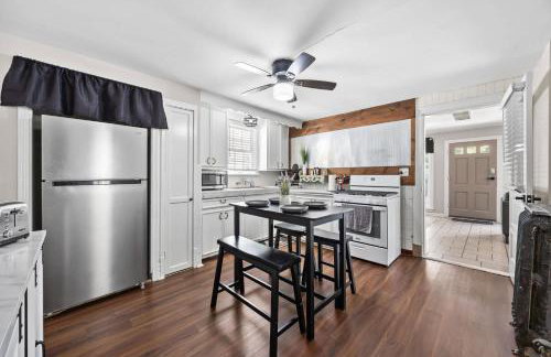 Cozy & Updated Unit in the Heart of the Highlands - Foto 41