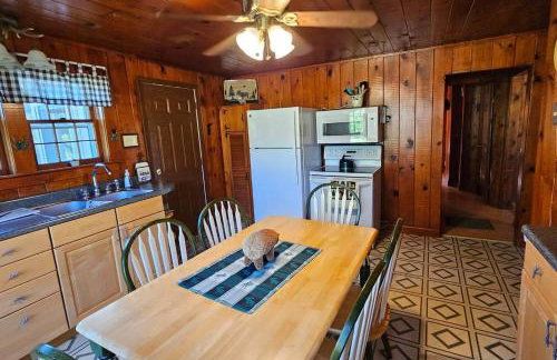 Cozy Cabin Retreat - Sleeps 8 - 1 Hr from STL - Foto 30